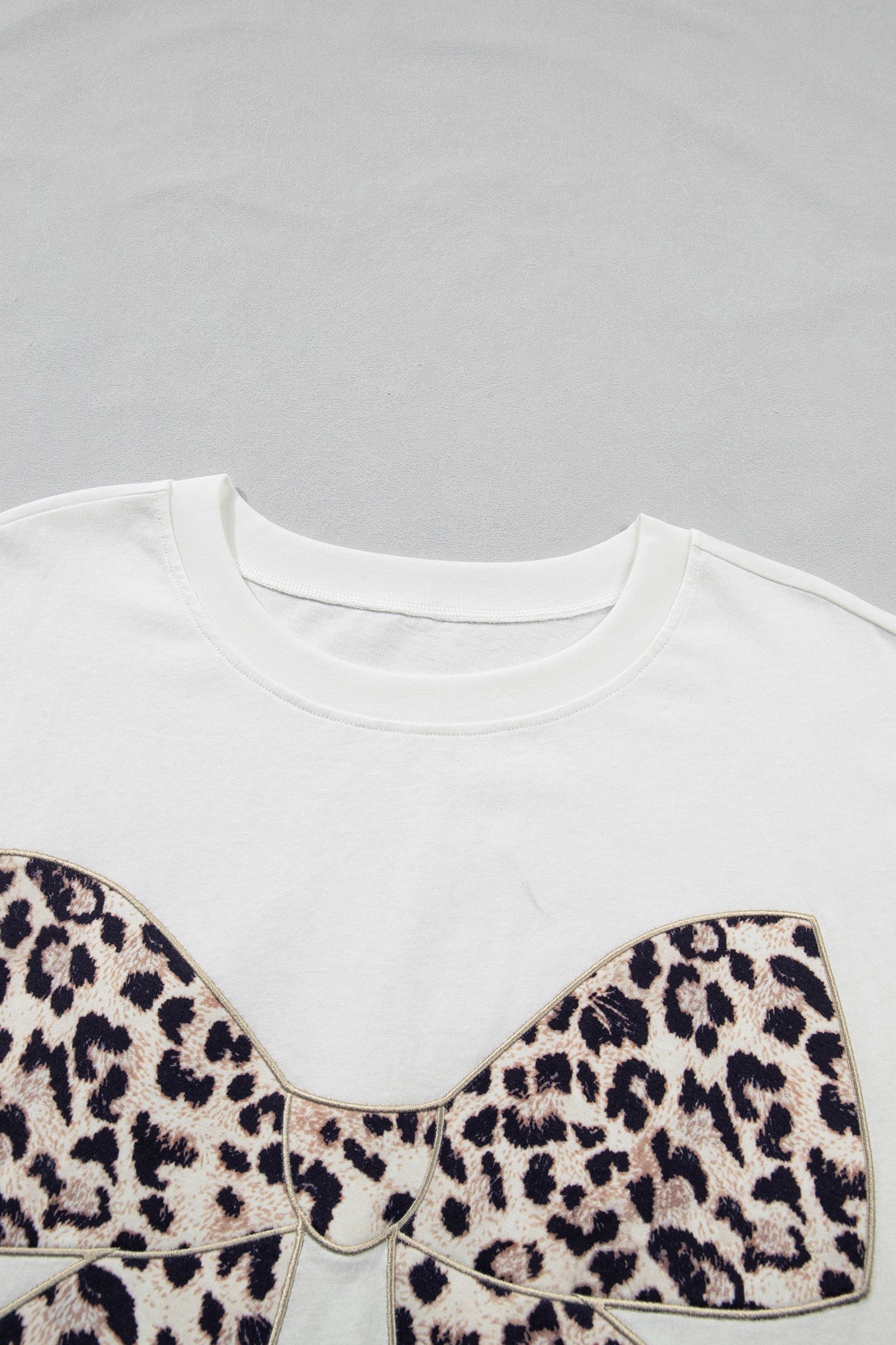 White Plus Size Leopard Bow Embroidered Patch Casual T Shirt